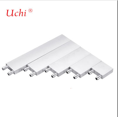 은색 열 흡수 헤드가 있는 액체 냉각수 라디에이터 시스템