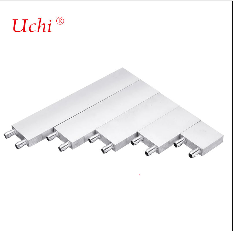 은색 열 흡수 헤드가 있는 액체 냉각수 라디에이터 시스템